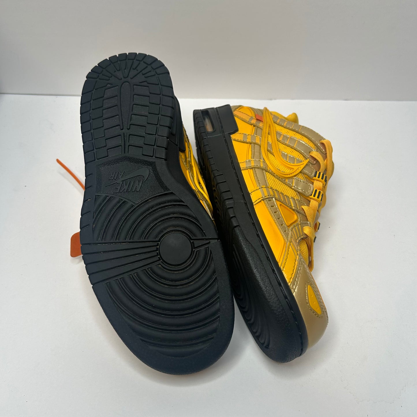 Off White x Air Rubber Dunk “University Gold”