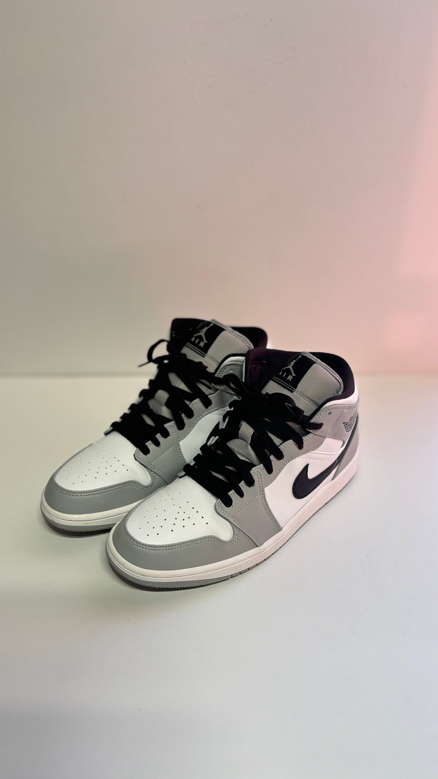 Jordan 1 Mid “Light Smoke Grey”