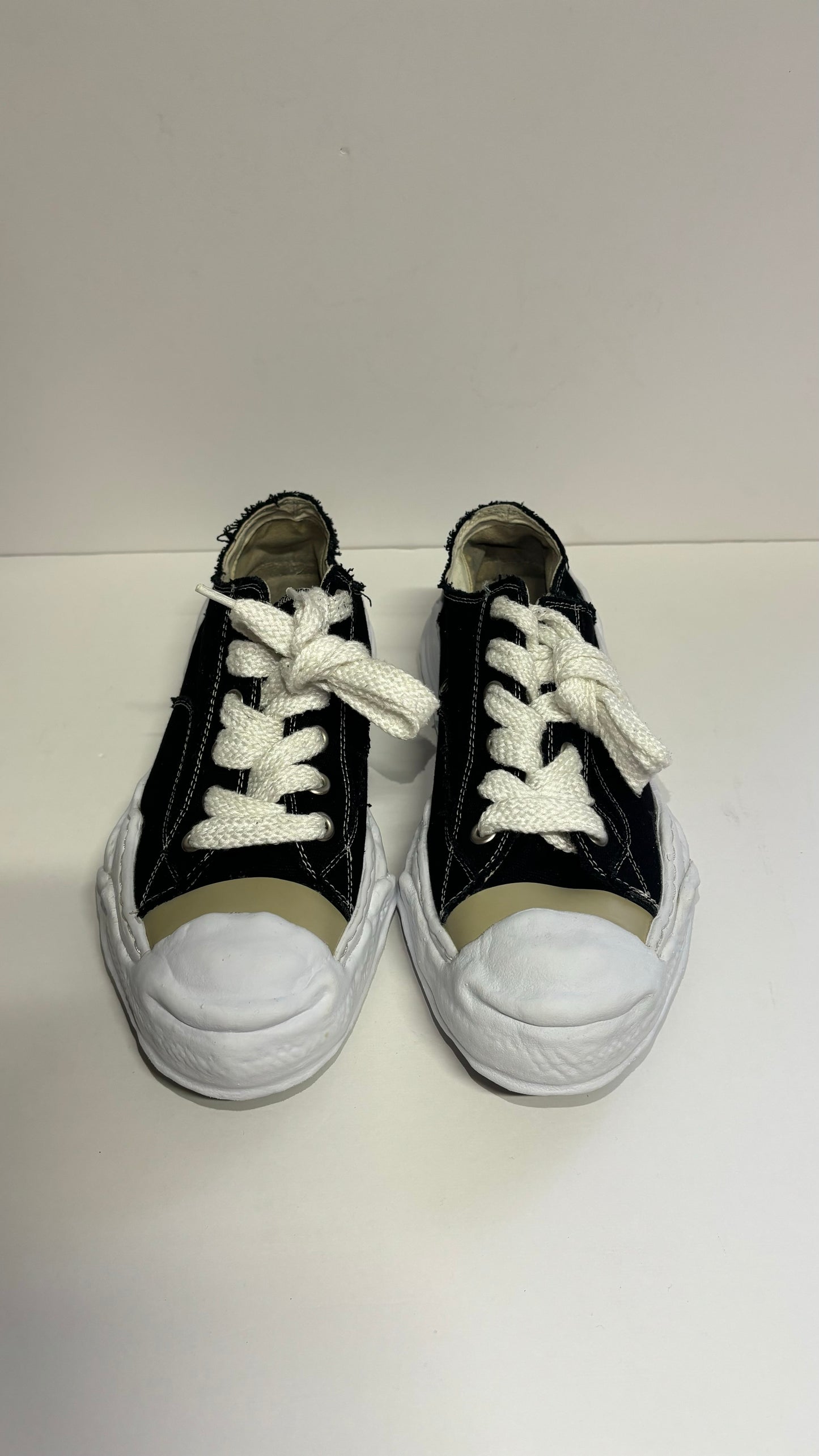 Maison Mihara Yasuhiro “Hank OG Sole Canvas Low Black White”