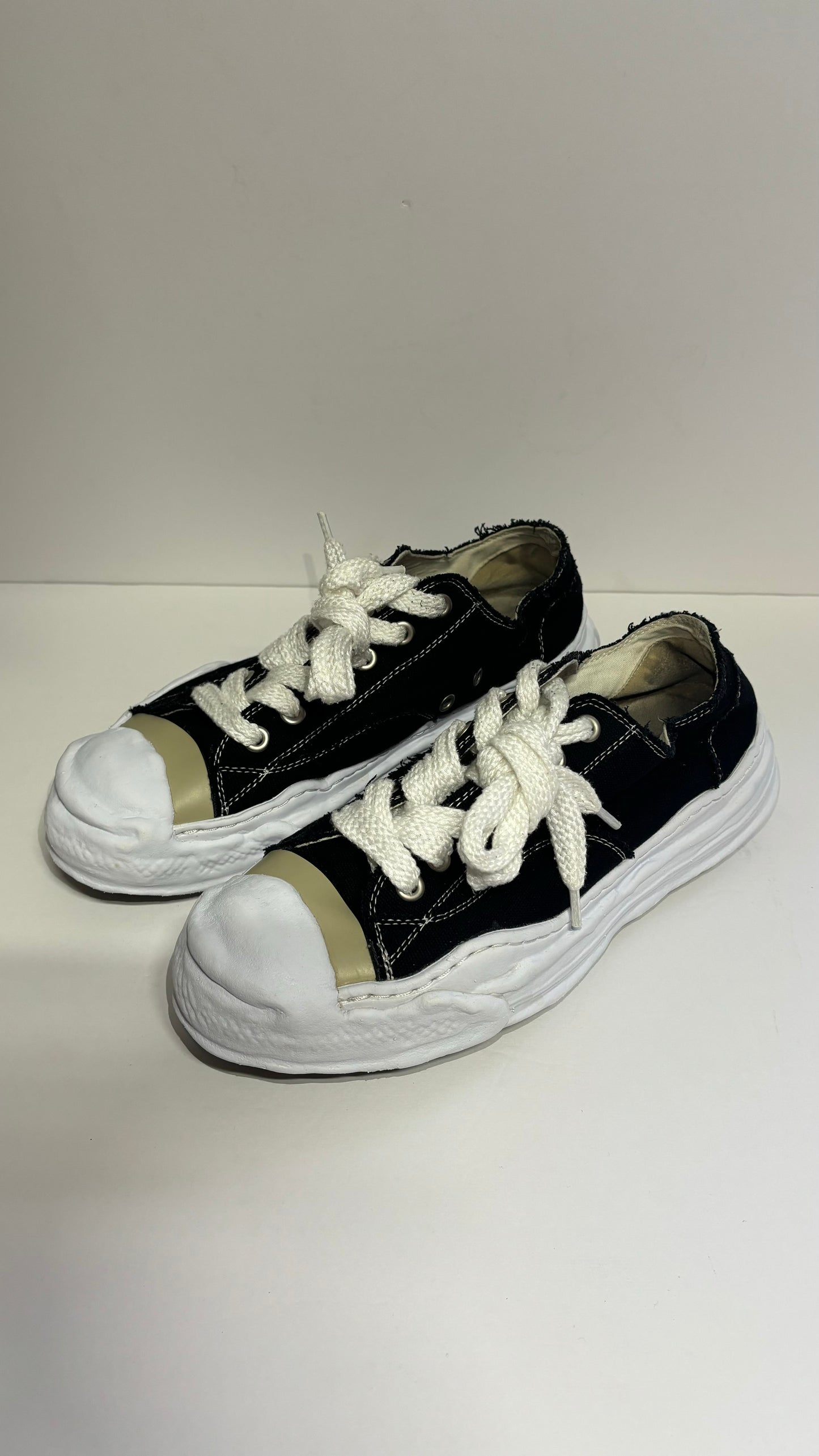 Maison Mihara Yasuhiro “Hank OG Sole Canvas Low Black White”